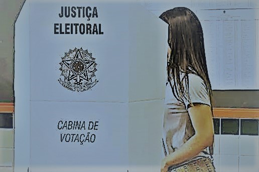Imagem de mulher votando