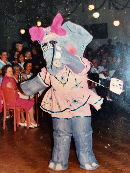 Fantasia de  elefantinha  (feita em espuma e tecido). Carnaval de Pelotas (RS - Brasil)