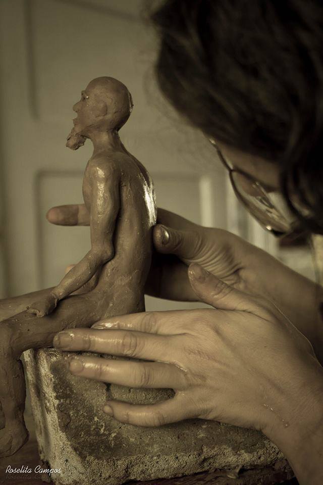 Esculpindo em argila