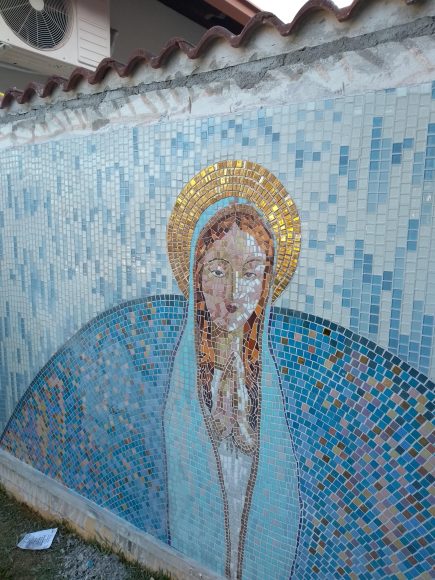 Mosaico de autoria da artista mineira Denise Arantes.