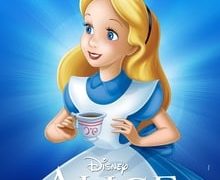 Alice tomando chá
